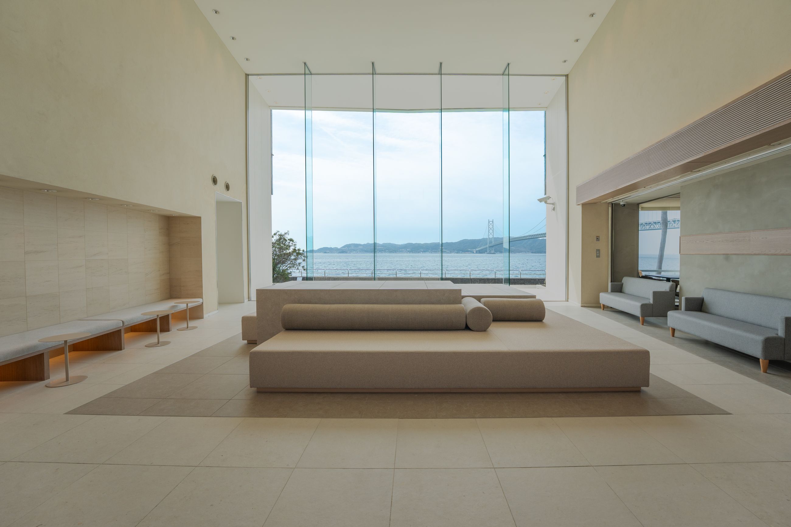 海を望む建築空間